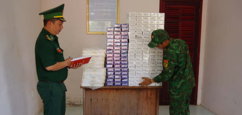 An Giang: Phát hiện, thu giữ 2.000 bao thuốc lá nhập lậu các loại