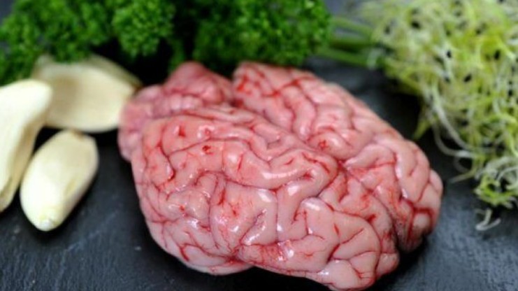 Đặc sản được nhiều người ưa chuộng vì quan niệm “ăn gì bổ nấy”, muốn mua phải đặt trước với giá 130.000 đồng/kg