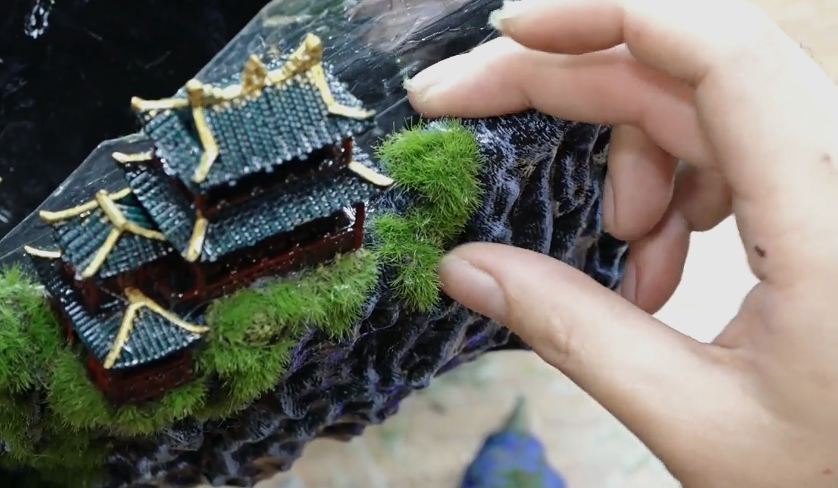 Công nghệ và thiên nhiên được kết hợp sáng tạo trong mỗi tác phẩm bonsai.