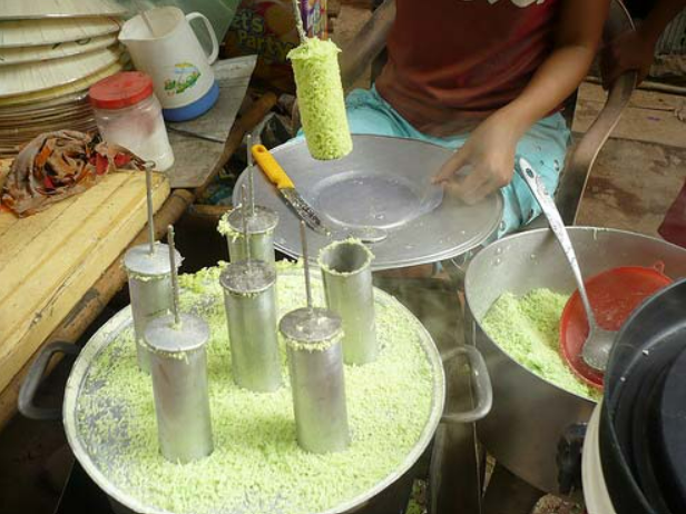 Món bánh nhà nghèo thời bao cấp ăn "cứu đói", nay thành đặc sản vừa ngon vừa lạ ở thành phố