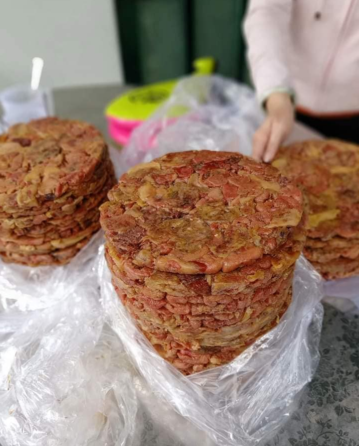 Món ăn khoái khẩu thời bao cấp ăn "cứu đói", nay thành loại bánh lạ được dân thành phố ưa chuộng