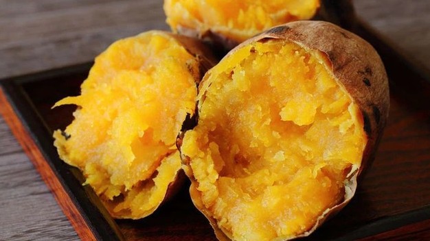 Loại củ dân dã nướng bán đầy đường, tưởng chỉ để ăn chơi, hoá ra là “thực phẩm vàng” tốt hơn thuốc bổ
