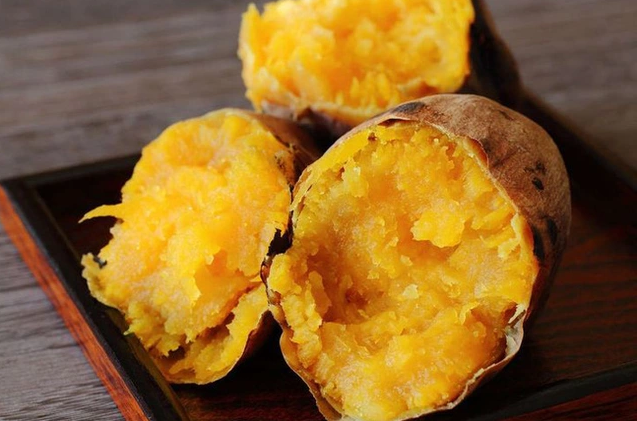 Loại củ dân dã nướng bán đầy đường, tưởng chỉ để ăn chơi, hoá ra là “thực phẩm vàng” giúp trường thọ, trẻ lâu