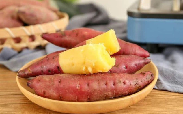 Loại củ dân dã nướng bán đầy đường, tưởng chỉ để ăn chơi, hoá ra là “thực phẩm vàng” giúp trường thọ, trẻ lâu