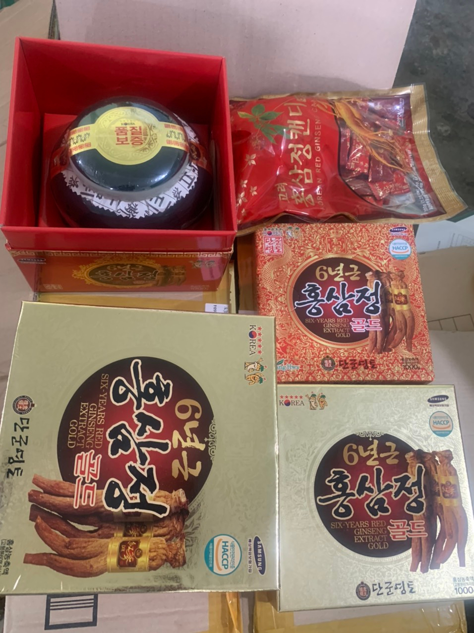 Phú Yên: Tạm giữ hàng trăm hộp cao hồng sâm và lượng lớn hàng hóa không rõ nguồn gốc xuất xứ