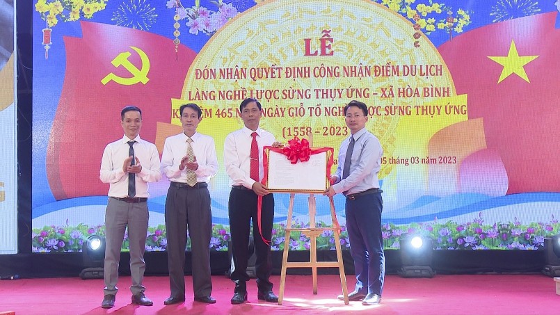 Hà Nội: Làng nghề lược sừng Thụy ứng được công nhận là điểm du lịch của Thủ đô Hà Nội: Làng nghề lược sừng Thụy ứng được công nhận là điểm du lịch của Thủ đô