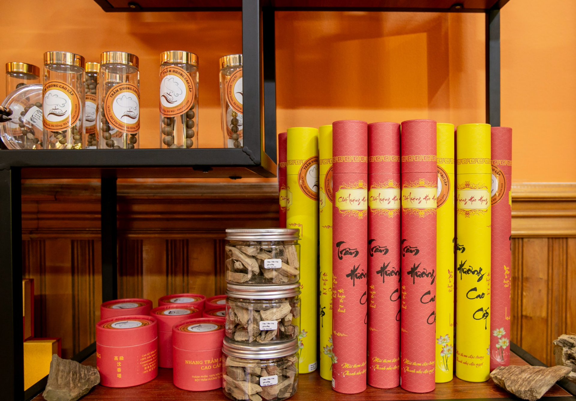 Các sản phẩm Thờ cúng - Thưởng, như: Trầm Nụ, Trầm Nhang, Trầm Bột, Trầm miếng … được làm hoàn toàn từ Trầm nguyên chất