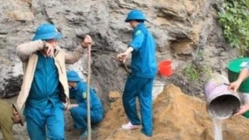 Nghệ An: Lấp 18 cửa hang ngăn người dân đào, mót quặng trái phép ở Quỳ Hợp