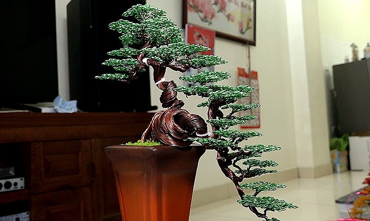 Cây bonsai từ sợi dây đồng hội tụ chuẩn đẹp phải đạt yếu tố cổ, kỳ, mỹ và mang trong mình một ý nghĩa. Cây bonsai từ sợi dây đồng hội tụ chuẩn đẹp phải đạt yếu tố cổ, kỳ, mỹ và mang trong mình một ý nghĩa.