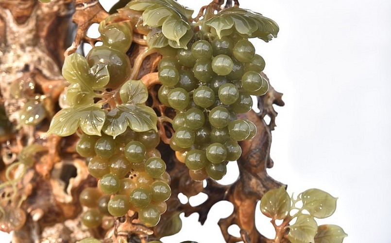 Siêu phẩm lão nho bằng ngọc nguyên khối lộ diện tại Triển lãm Sinh vật cảnh, đá quý, đá cảnh. Siêu phẩm lão nho bằng ngọc nguyên khối lộ diện tại Triển lãm Sinh vật cảnh, đá quý, đá cảnh.