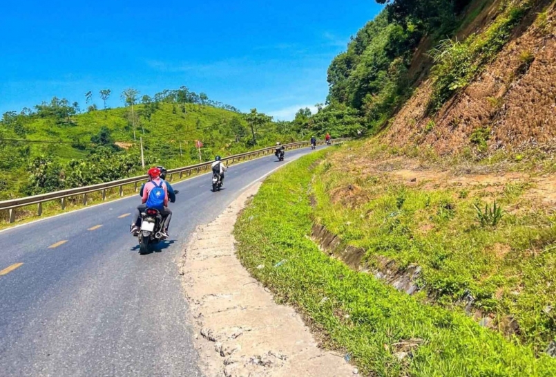 Đường đến thác Háng Tề Chơ. Ảnh: Phượng Đi Đâ