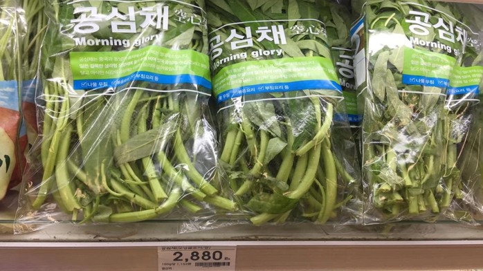 Lạ kỳ loại rau bán 5.000 đồng/mớ ở Việt Nam, ra nước ngoài tính giá theo cọng