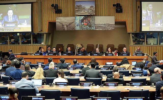 Phiên đối thoại cấp cao Hợp tác về nước thu hút rất đông sự tham gia của các trưởng đoàn của nhiều quốc gia có các dòng sông xuyên biên giới chảy qua. Ảnh: VGP