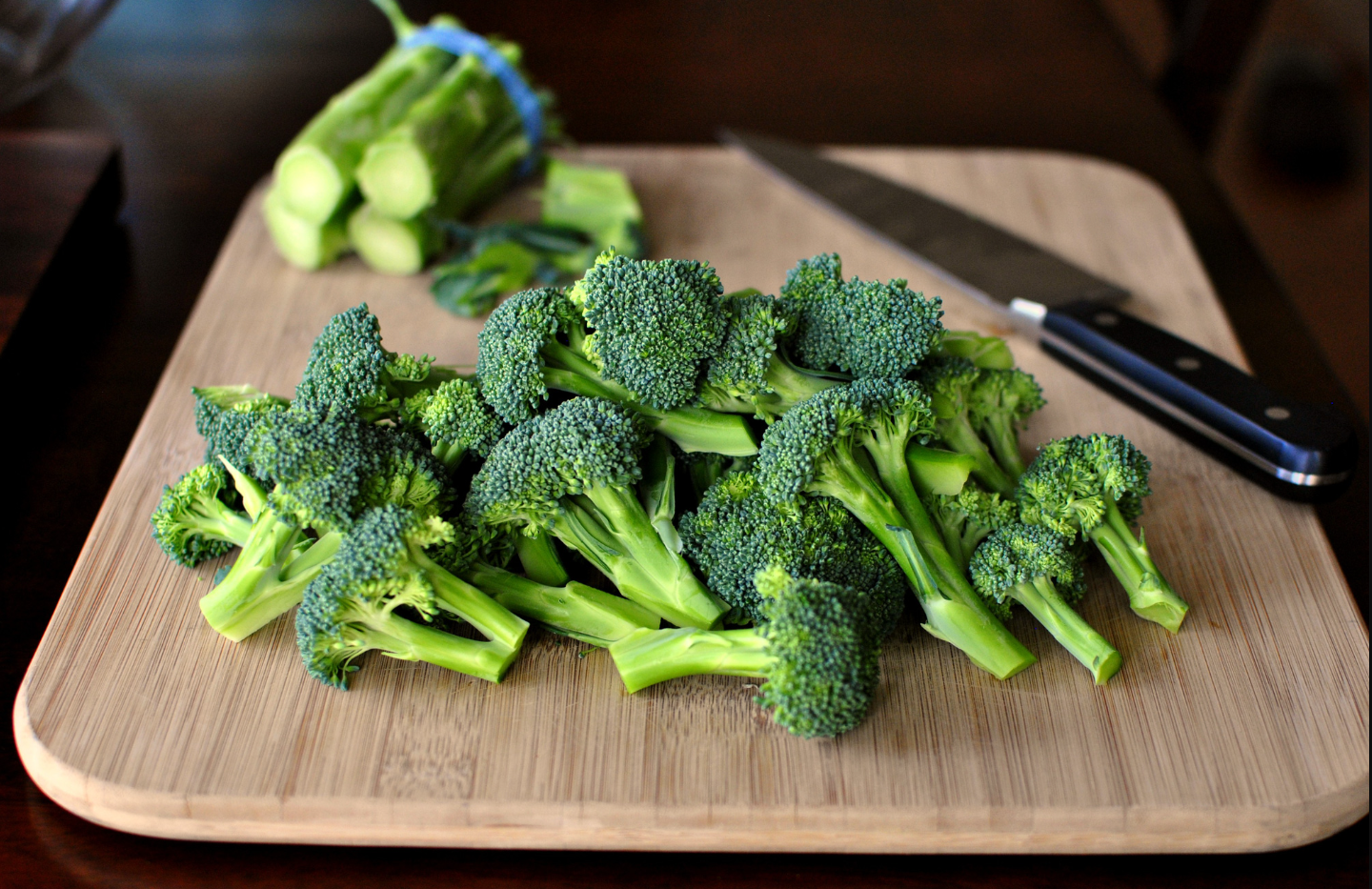 5 loại rau có vitamin C cao gấp 26 lần táo, canxi cao ngất, có loại chẳng mấy khi được ăn