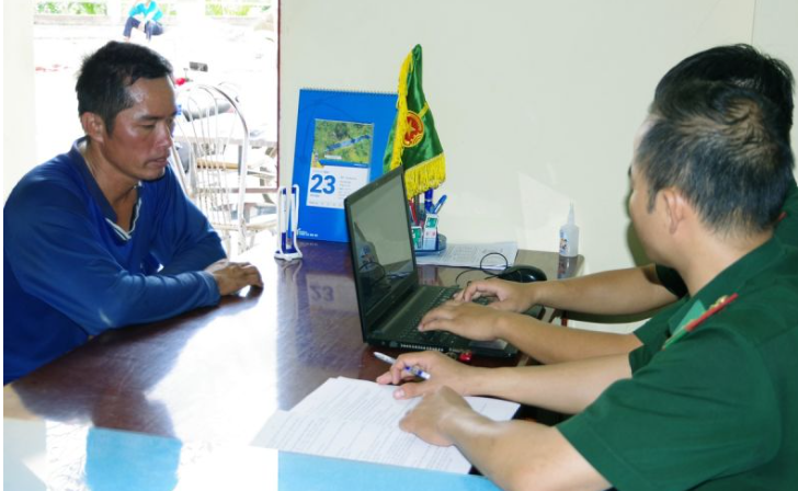 Thuyền trưởng làm việc với lực lượng hức năng Thuyền trưởng làm việc với lực lượng hức năng