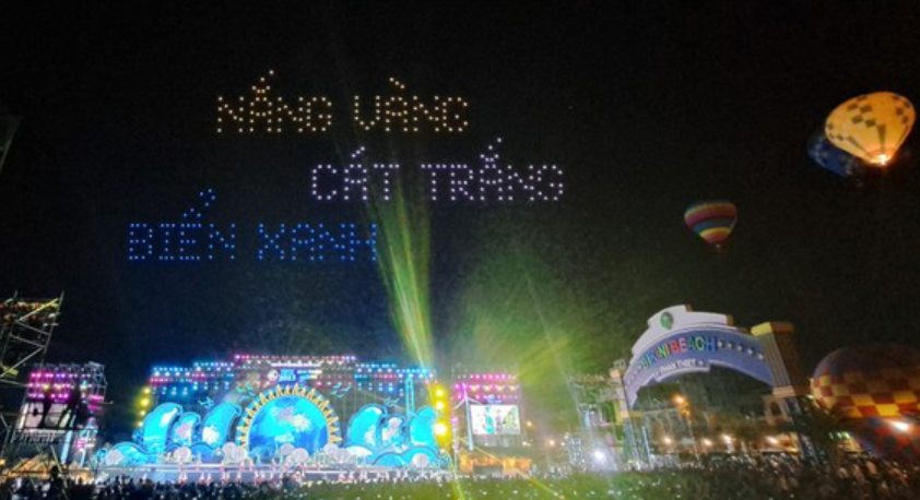 Bình Thuận nắng vàng, cát trắng, biển xanh.