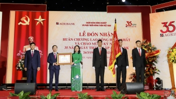 Agribank vinh dự đón nhận Huân chương Lao động hạng Nhất