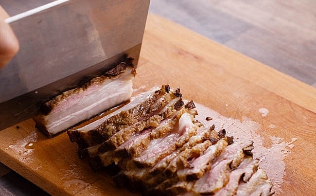 Thái thịt đều tay