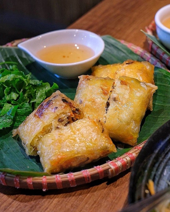 Thưởng thức những chiếc nem nóng hổi là trải nghiệm không thể bỏ lỡ khi tới Hải Phòng Thưởng thức những chiếc nem nóng hổi là trải nghiệm không thể bỏ lỡ khi tới Hải Phòng