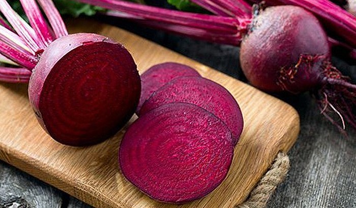 Từ lâu củ dền đỏ được vinh danh là loại củ quý rất tốt cho sức khỏe.