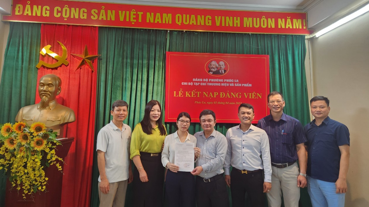 Chi bộ Tạp chí Thương hiệu và Sản phẩm tổ chức Lễ kết nạp đảng viên mới