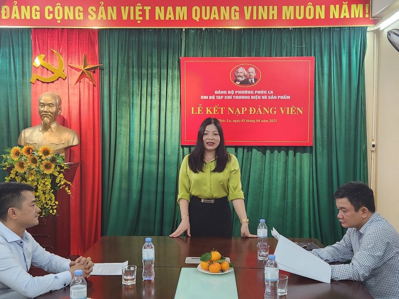 Tạp chí Thương hiệu và Sản phẩm long trọng tổ chức Lễ kết nạp đảng viên mới