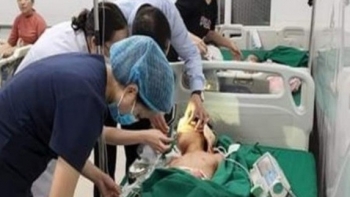 Sở Y tế Nghệ An thăm hỏi nạn nhân vụ nổ ở huyện Quỳnh Lưu