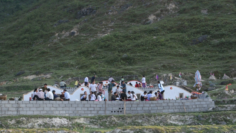 Người Tày, Nùng ở Cao Bằng tảo mộ trong tiết Thanh minh