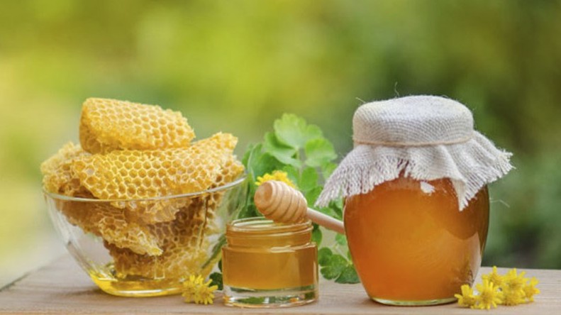 Pha mật ong với nước ấm uống buổi sáng cực tốt, nhưng quên làm điều này sau khi uống thì sẽ mất hết tác dụng