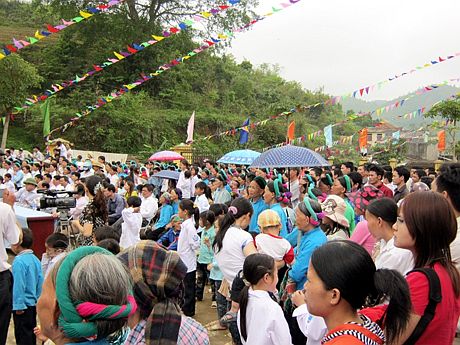 Du Lịch và những điều bạn cần biết về du lịch: Hát Soóng Cọ của người Sán  Chỉ