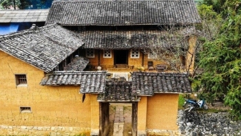 Nhà cổ Chúng Pủa nhuốm màu thời gian nơi cao nguyên đá Hà Giang