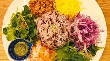 Món cơm nghe tên đã “rợn tóc gáy” lại là đặc sản trăm tuổi ở Huế