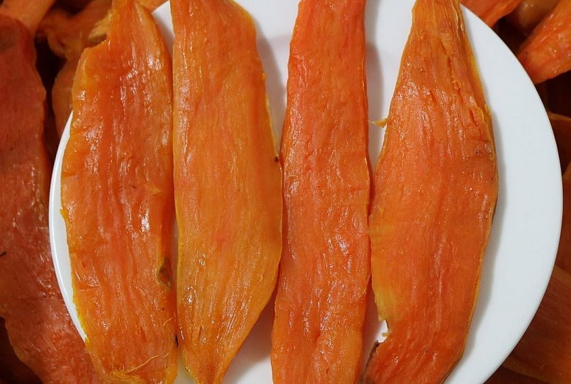 Khoai deo đặc sản Quảng Bình vàng như mật ong và dẻo như mạch nha.