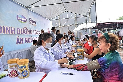 Người cao tuổi, trung niên ngày càng quan tâm và chủ động chăm sóc sức khỏe và nâng cao đời sống tinh thần. Người cao tuổi, trung niên ngày càng quan tâm và chủ động chăm sóc sức khỏe và nâng cao đời sống tinh thần.