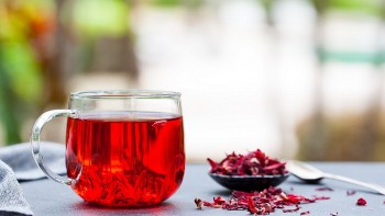 Bí quyết giữ da "lão hóa ngược" của 2 mỹ nhân U40 Tăng Thanh Hà và và Lưu Diệc Phi