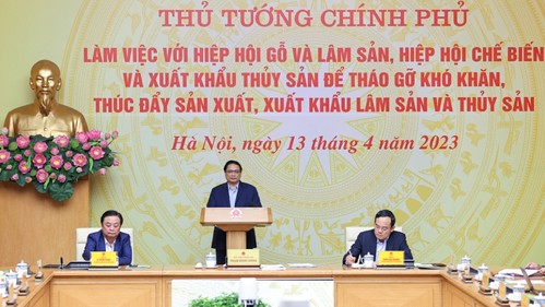 Tháo gỡ khó khăn, thúc đẩy sản xuất, xuất khẩu lâm sản và thủy sản năm 2023
