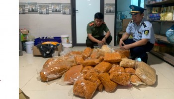 Nghệ An: Tiêu hủy 100kg chà bông không rõ xuất xứ, tránh tuồn ra thị trường