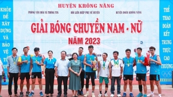 Hấp dẫn giải bóng chuyền chào mừng ngày Giải phóng miền Nam, thống nhất đất nước