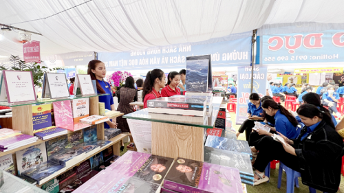 Bình Phước khai mạc Ngày sách và Văn hoá đọc Việt Nam Bình Phước khai mạc Ngày sách và Văn hoá đọc Việt Nam