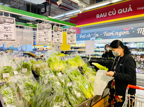 WinMart thu hút khách hàng nhờ chính sách giá tốt