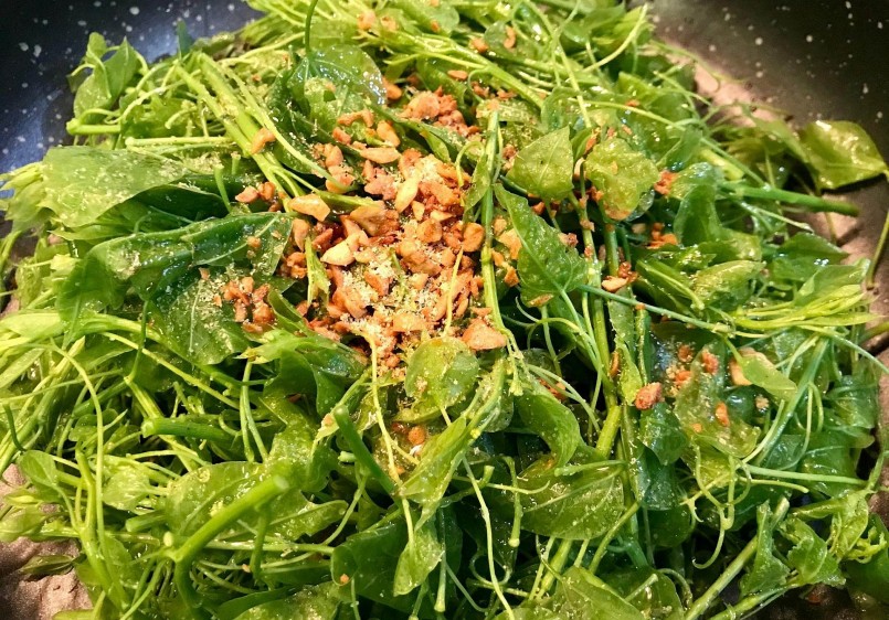 Rau bò khai được nhiều người ưa chuộng nên thị trường tiêu thụ rộng. Rau bò khai được nhiều người ưa chuộng nên thị trường tiêu thụ rộng.