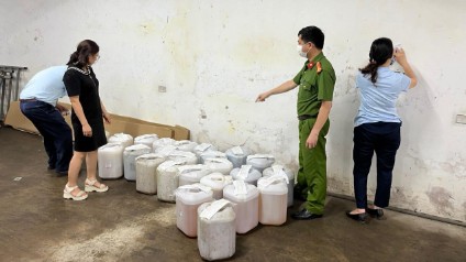 Hà Nội: Xử Phạt nhà hàng “găm” gần 500 lít rượu ngâm không rõ nguồn gốc