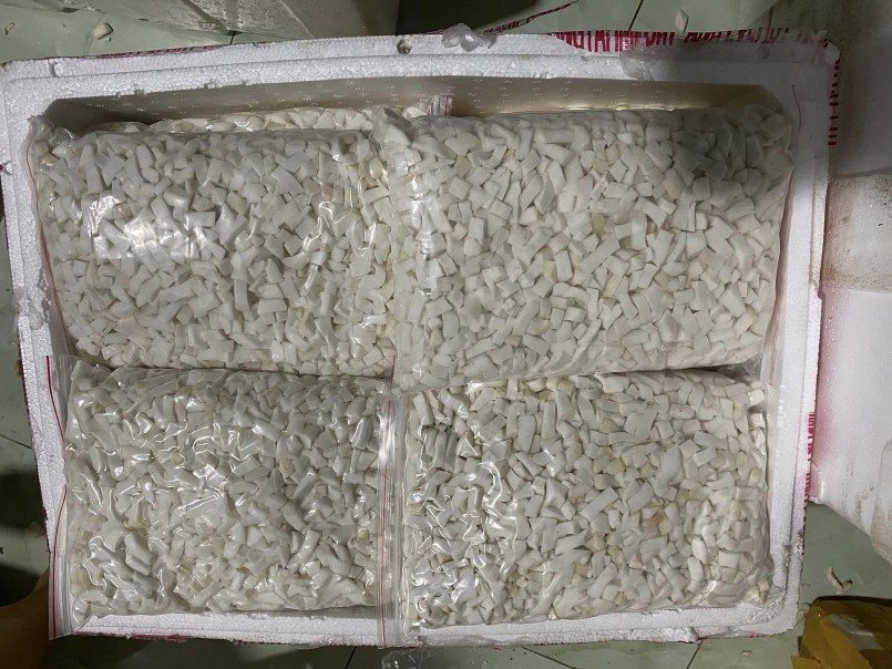 Những thùng cùi bưởi được đóng sẵn để gửi đi các khách sỉ trên toàn quốc. Ảnh Anh Thư