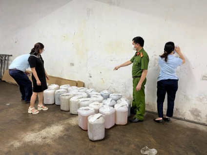 Hà Nội: Xử Phạt nhà hàng “găm” gần 500 lít rượu ngâm không rõ nguồn gốc