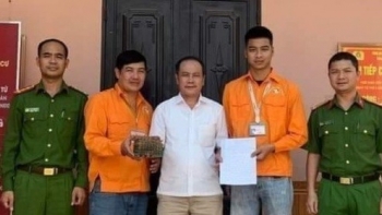 Gương sáng 2 nhân viên xe buýt ở Nghệ An trả lại 190 triệu đồng cho người đánh rơi