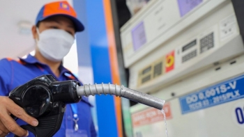 Giá xăng giảm nhẹ, giá dầu mazut tăng 649 đồng/kg