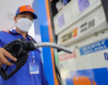 Giá xăng giảm nhẹ, giá dầu mazut tăng 649 đồng/kg