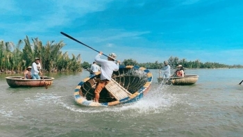 Trải nghiệm cảm giác quay cuồng trên thuyền thúng ở Hội An