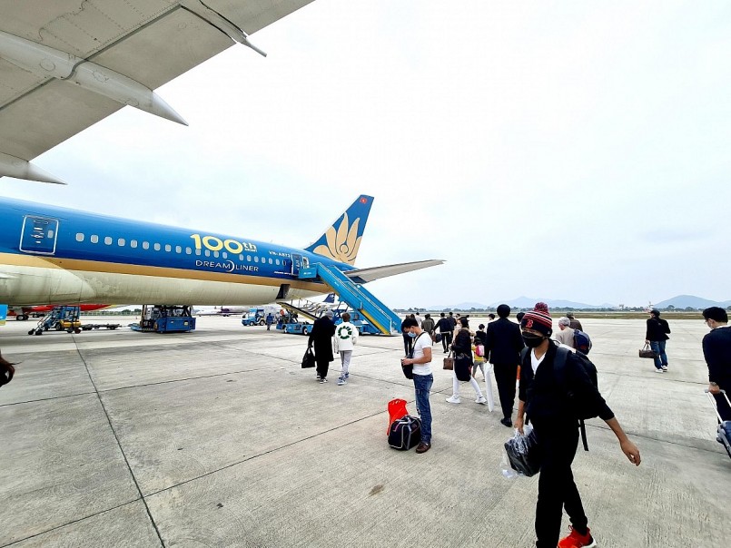 Giá vé máy bay dịp 30/4 bất ngờ giảm mạnh Giá vé máy bay dịp 30/4 bất ngờ giảm mạnh