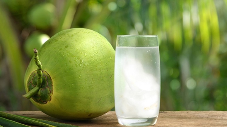 Nước dừa cực nhiều lợi ích cho sức khỏe, nhưng 8 kiểu người tuyệt đối không nên uống tránh rước bệnh vào người
